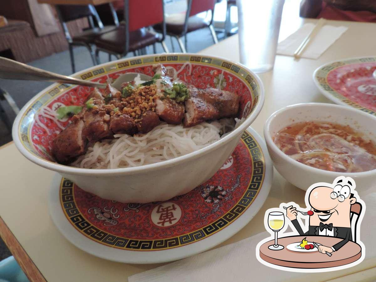 Mai Phuong Restaurant Ltd in Regina Restaurant menu and reviews
