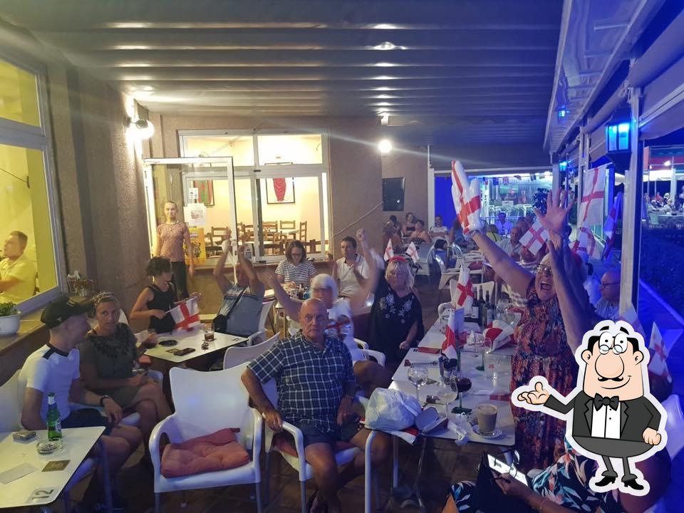 Silks Sports Bar & Grill, Urb Costa del Oro, 1 in Torrox - Restaurant ...