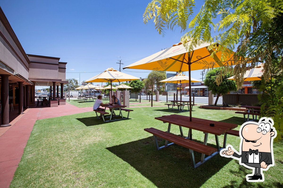 Boomerang Hotel in Lavington Restaurant menu and reviews