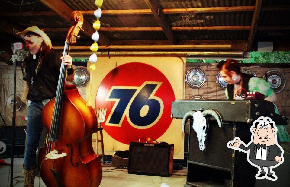 Junkyard Saloon in De Leon Springs