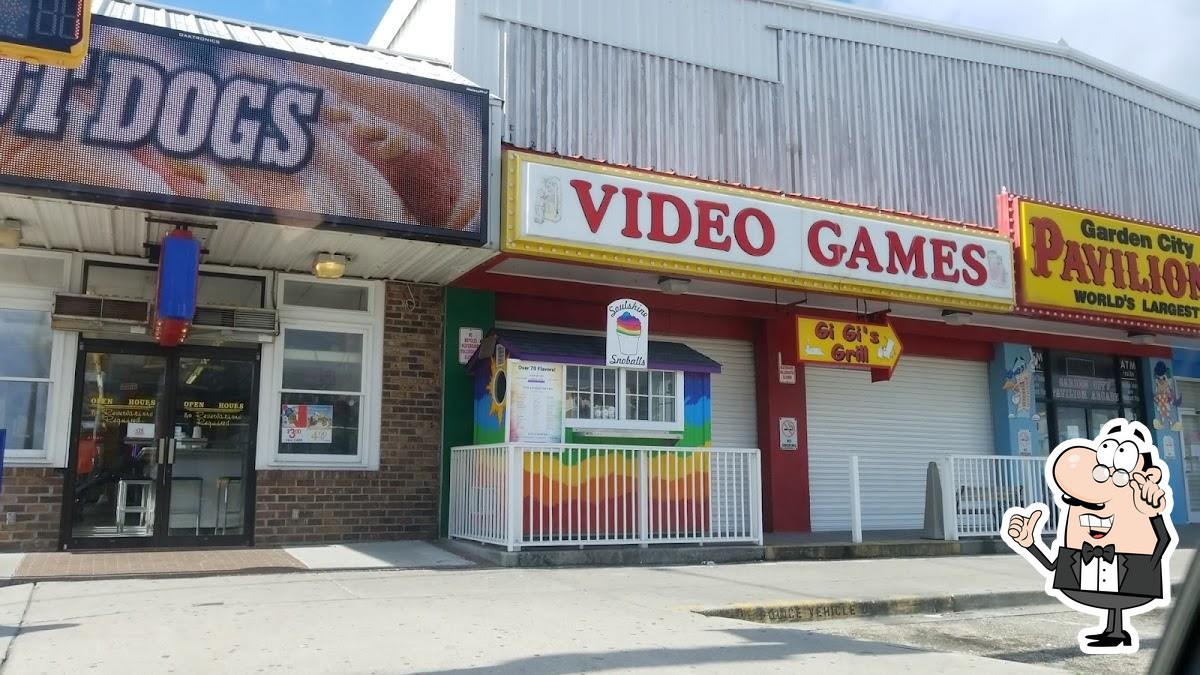 Garden City Pavilion Arcade & GiGi's Grill in Garden City Restaurant