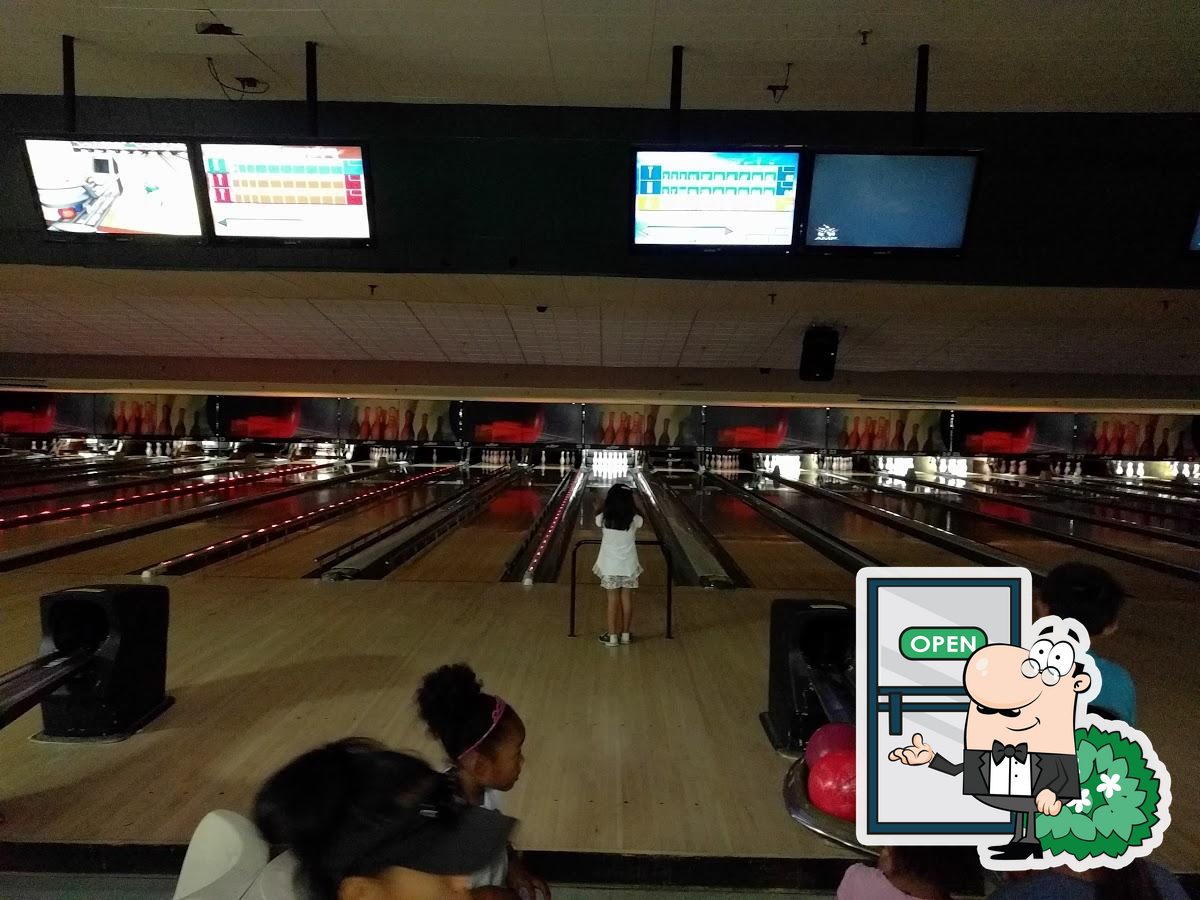 AMF Land Park Lanes, Sacramento, CA - Bowling Alley & Bar