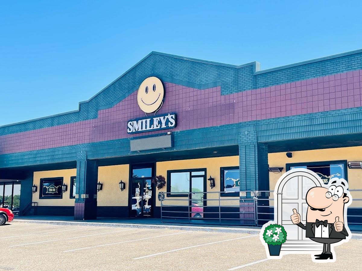 Smiley's Night Club in Waco Restaurant reviews