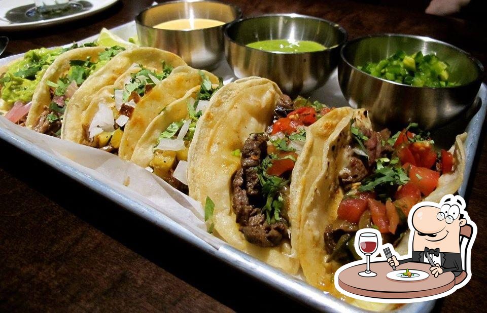 Los Compadres Carniceria in Tyler