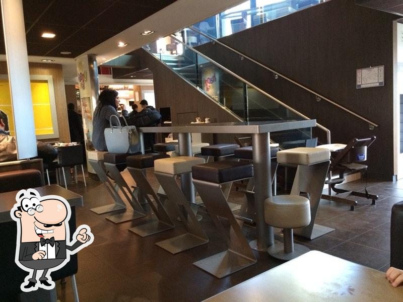 McDonald's Butte Chaumont fast food, Paris, 1 All. Darius Milhaud