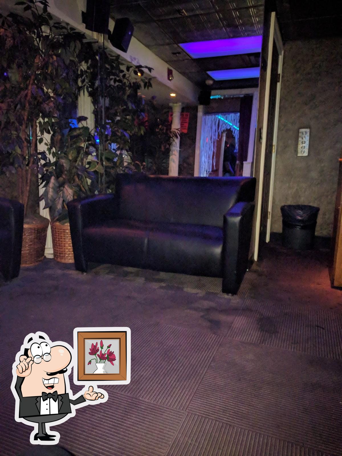 Blush Night Club in Commack Restaurant menu and reviews