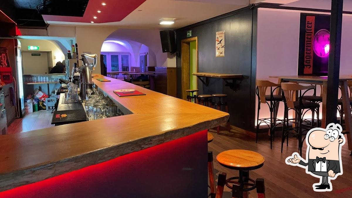 White Horse Bar, ChâtelSaintDenis Restaurant reviews