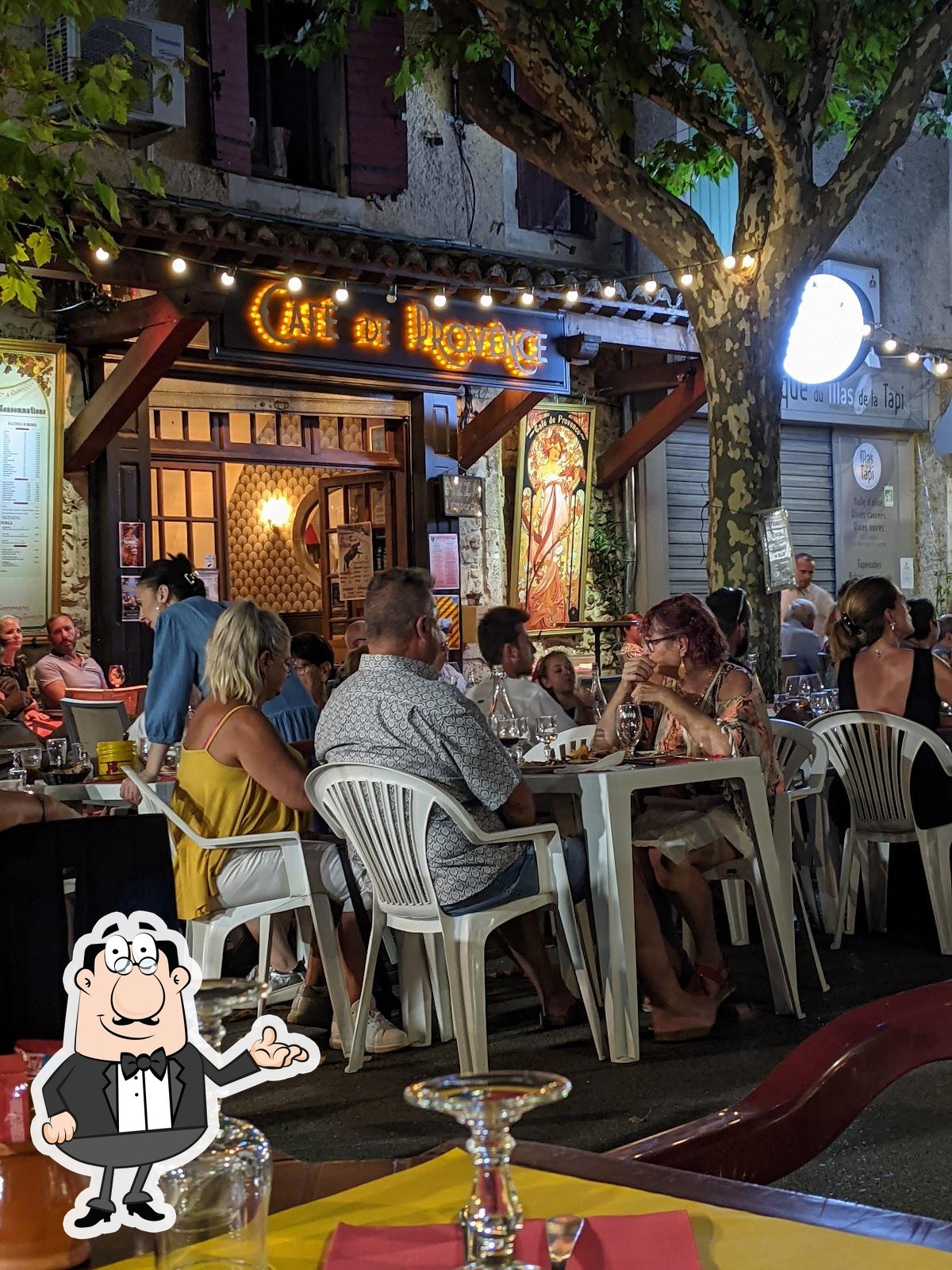 une girafe!! 3L de bière à partager ou pas!! - Photo de Cafe de  provence, Mouries - Tripadvisor