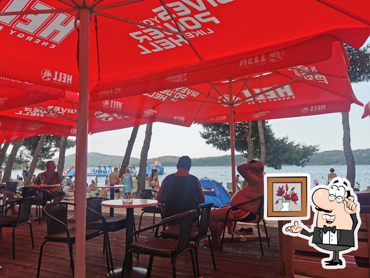 tropicana beach bar - restaurant