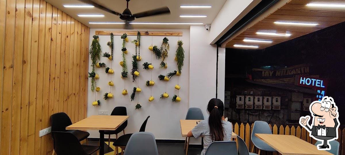 The golden bbq, Ahmedabad, national handloom road law garden