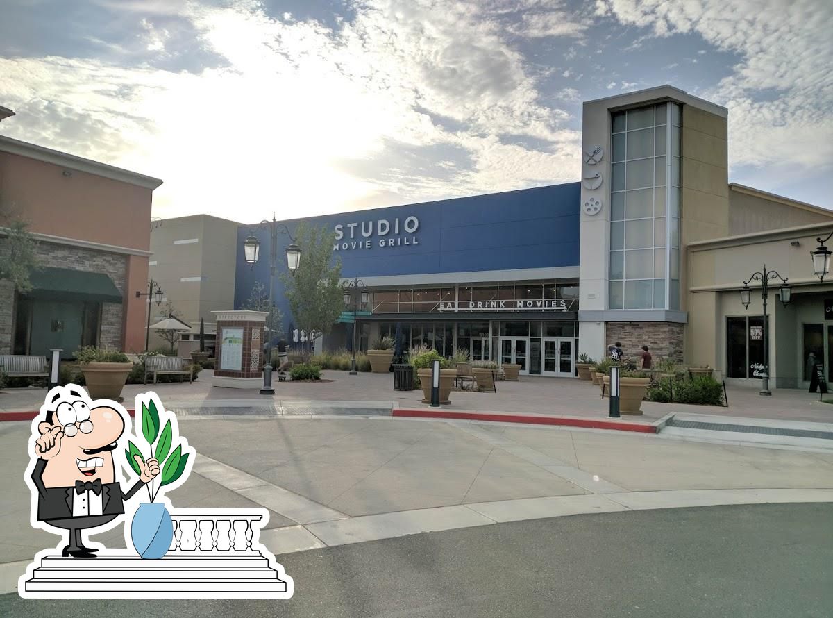 Studio Movie Grill - Simi Valley in Simi Valley - Restaurant menu and  reviews