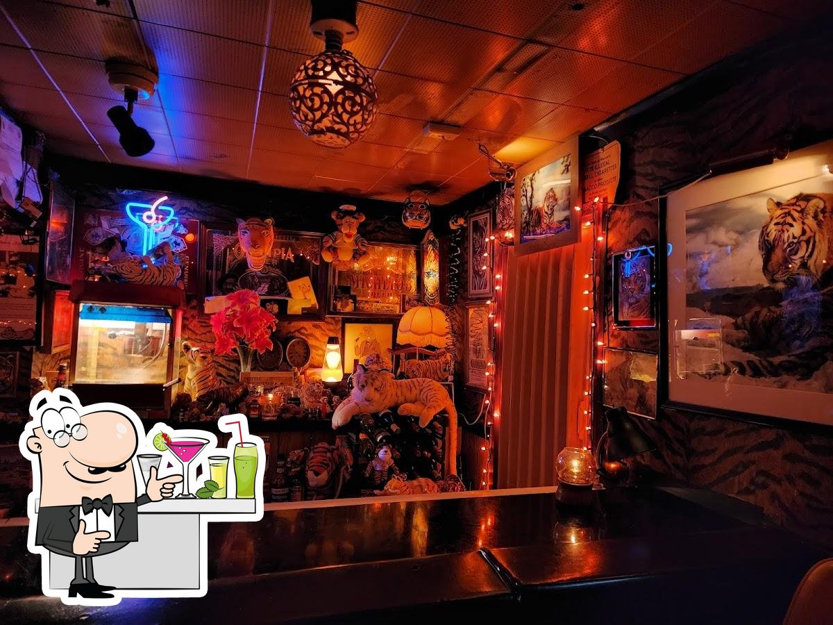 LE TIGRE LOUNGE - 60 Photos & 87 Reviews - 1328 S Midvale Blvd, Madison,  Wisconsin - Dive Bars - Phone Number - Yelp