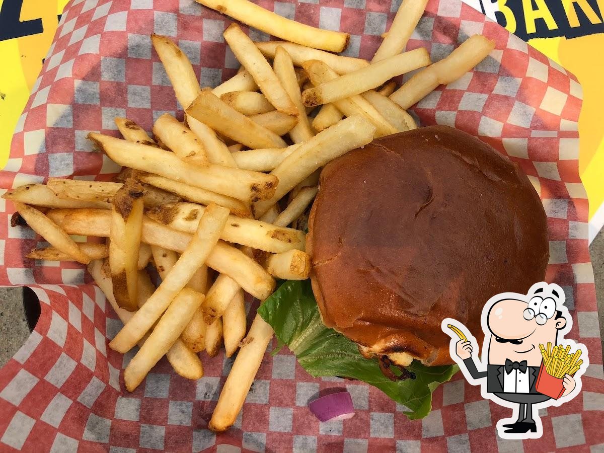 Bananas Beach Club in Wasaga Beach Restaurant menu and reviews