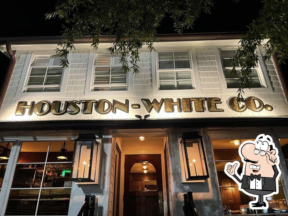 https://img.restaurantguru.com/r8fb-Houston-White-Co-interior-2022-09-3.jpg