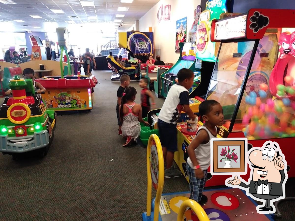 Chuck E. Cheese, 4432 North Fwy in Houston - Restaurant menu and reviews