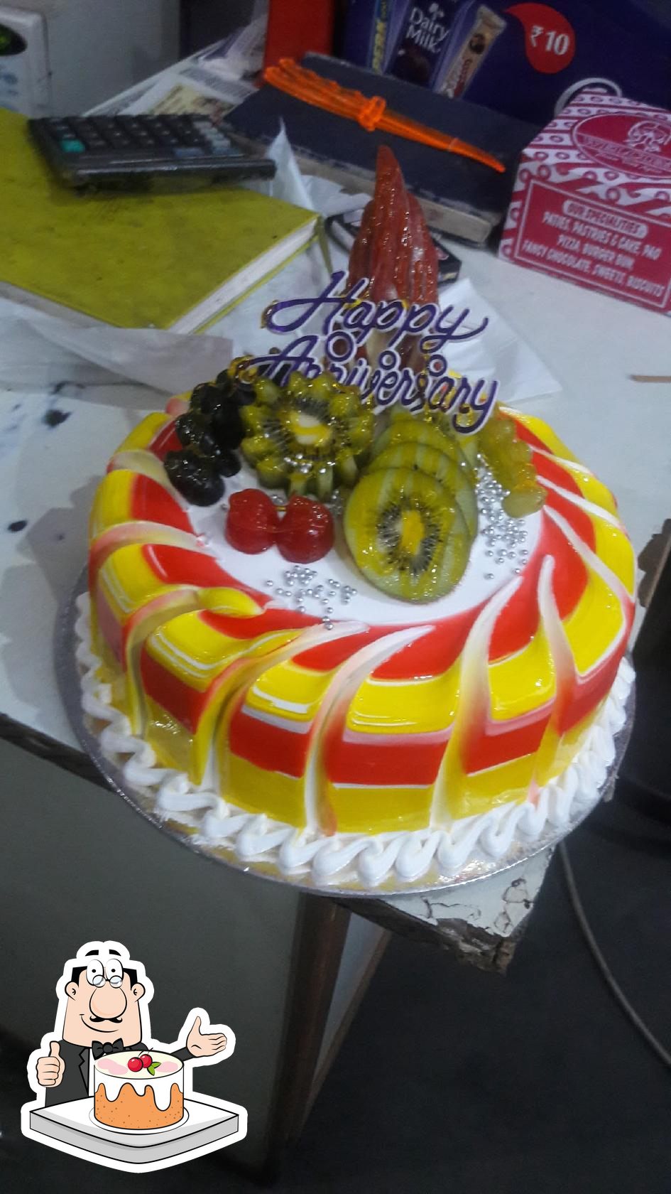 KGF Actor Yash 5000 Kg Birthday Cake Creates New Record Pics & Videos