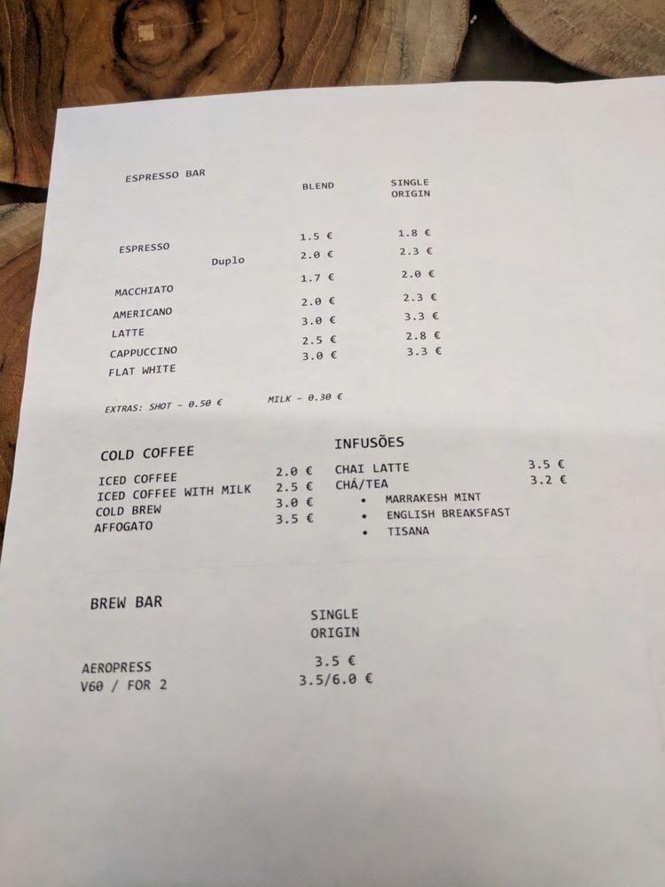 Menu at Fábrica Coffee Roasters cafe, Lisbon, R. das Portas de Santo