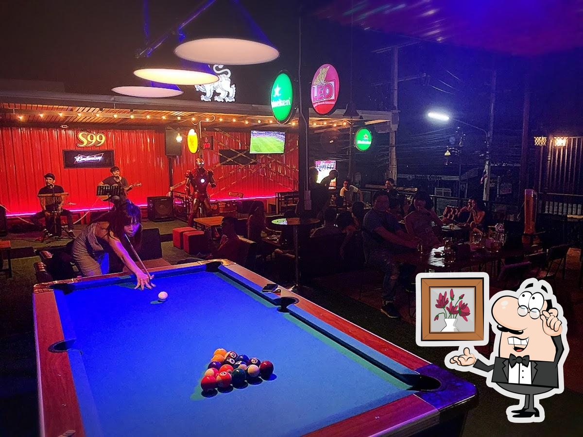 Chicago Bar Rangsit, Lat Sawai