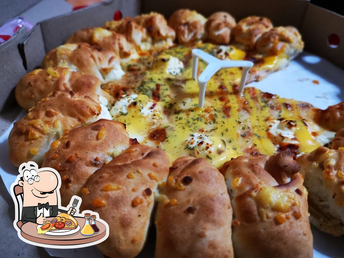 Pizza Hut Robertson Plaza restaurant, Kawit Restaurant reviews