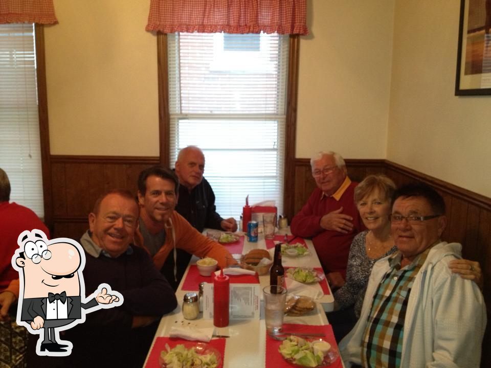 De Rose Bar in Racine Restaurant menu and reviews