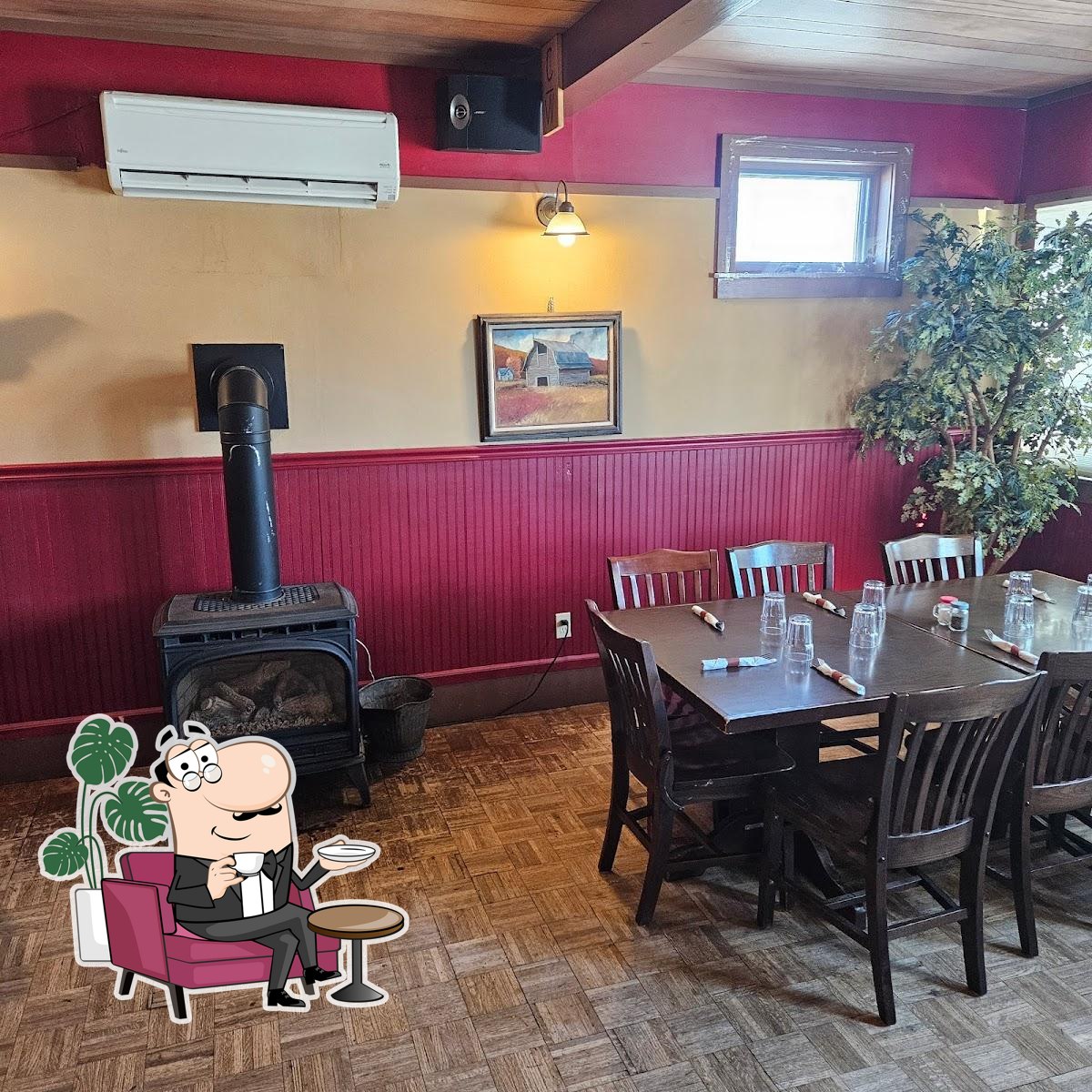 Woolzie's Willow Creek Cafe & Supper Club, Willow Creek - Restaurant ...