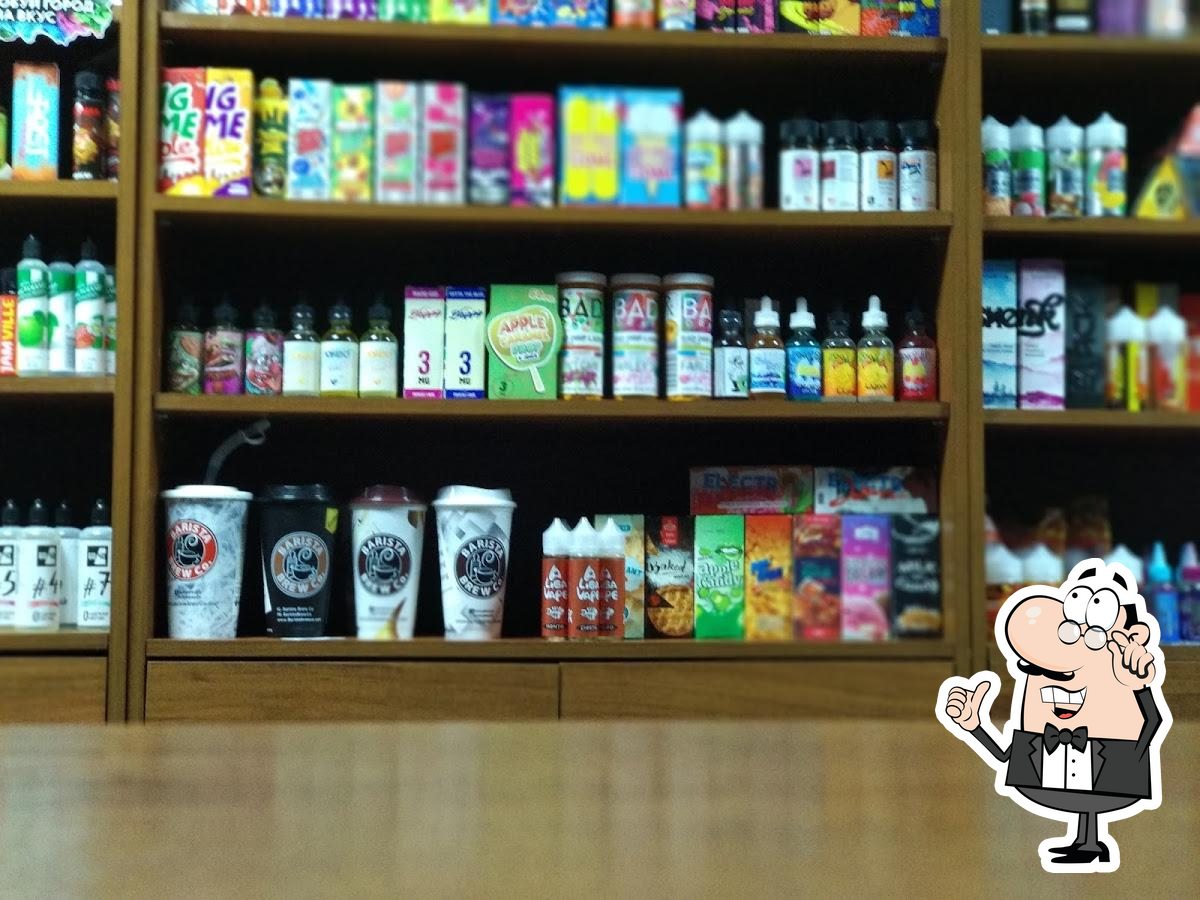 clearomiseur vape Vape and Smoke Shop Store Design – Bold Display and Design