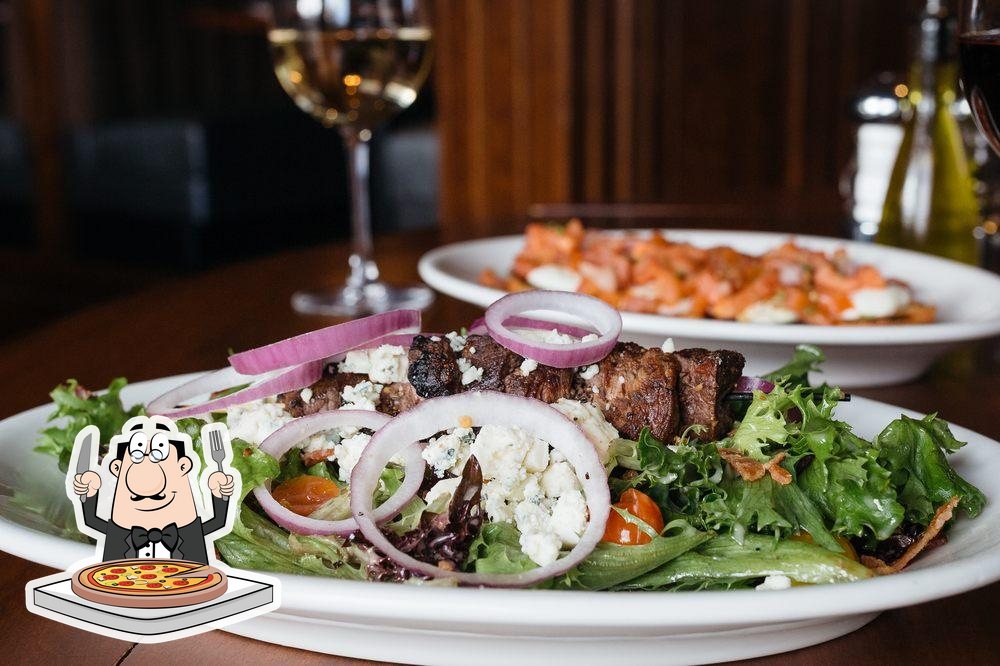 Johnny's Italian Steakhouse, 101 Holiday St in East Peoria Restaurant