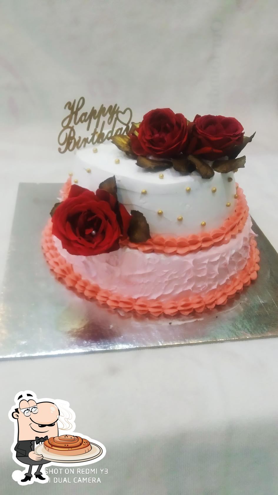 🌸 . . Dm to order! . . #customisedbirthdaycake #bdaycake #cakesofinstagram  #bakersofinstagram #instafood #freshflowers #borivaliwestca... | Instagram