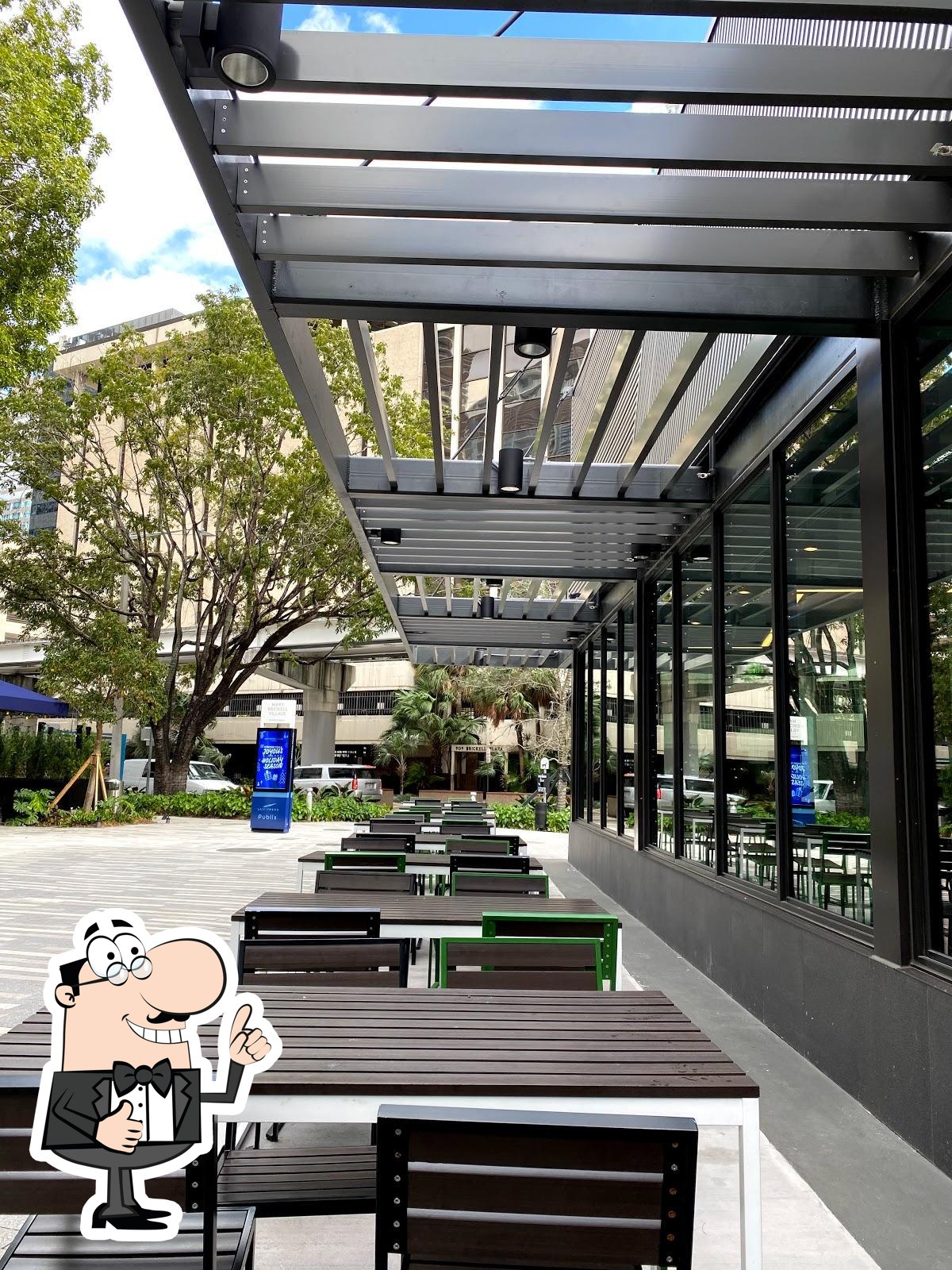 https://img.restaurantguru.com/rb31-view-Shake-Shack-Mary-Brickell-Village-2022-11.jpg