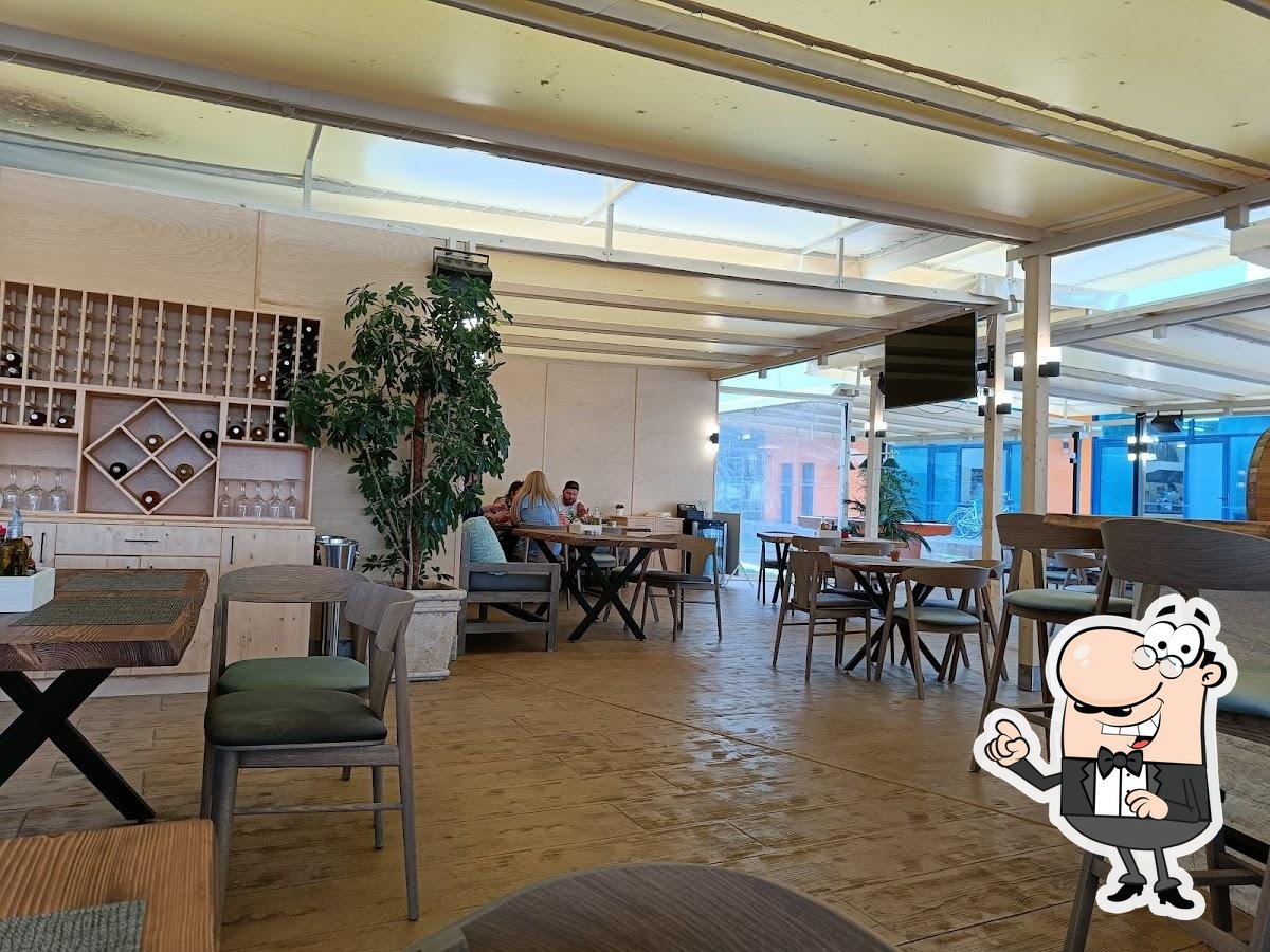 Aura bar and grill, Slantchev Briag Critiques de restaurant