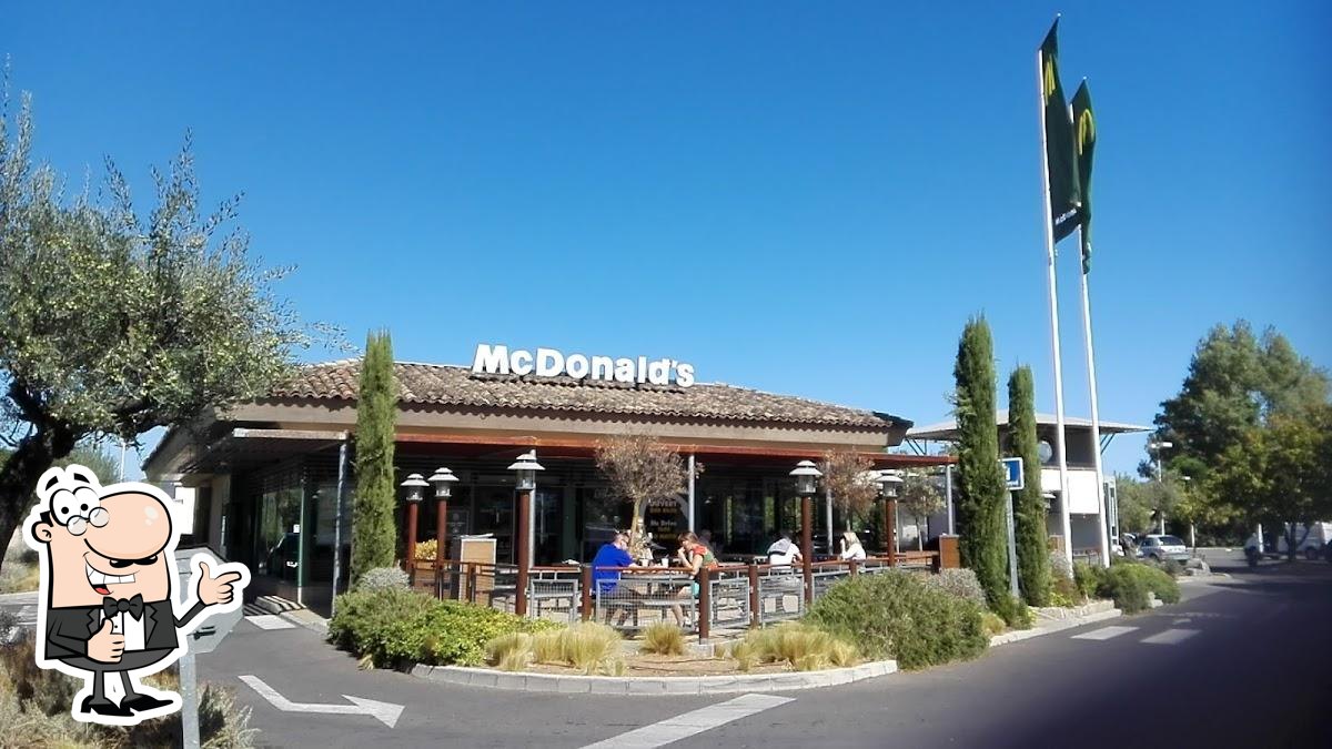 McDonalds fast food, Gassin, Parking GEANT - Quartier - Restaurant menu  and reviews