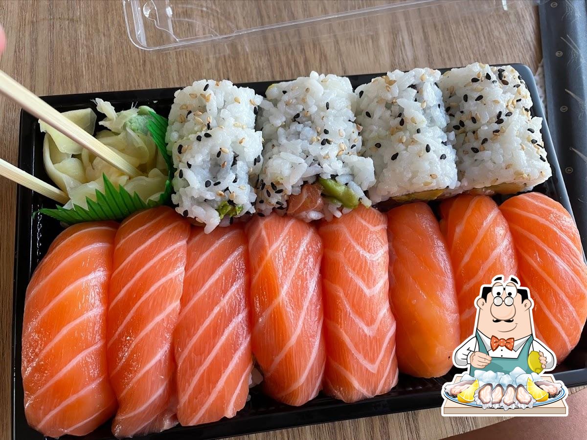 https://img.restaurantguru.com/rbad-seafood-Sushi-Makers.jpg