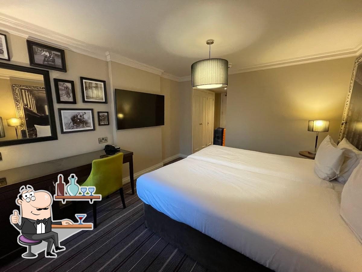 Mercure Oxford Eastgate Hotel in Oxford Restaurant menu and reviews