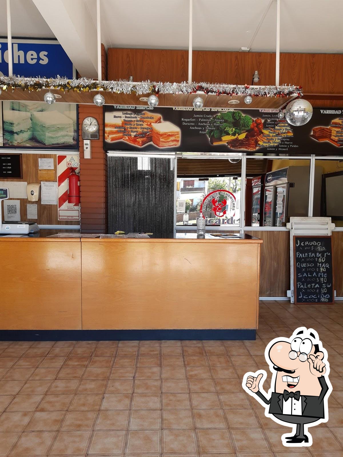 Restaurante Fábrica del Sándwiches del Miga "Ricardo", La Plata, Calle