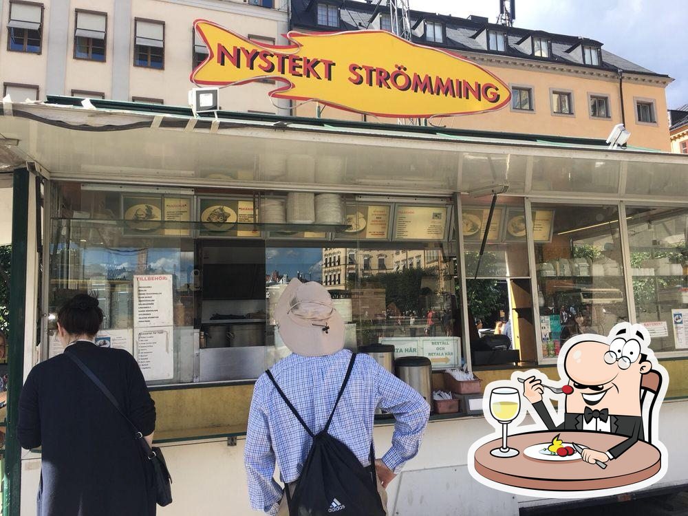 tartine de hareng fermenté avec de la creme fraiche, canette d'eau gazeuse  - Picture of Nystekt Stromming, Stockholm - Tripadvisor