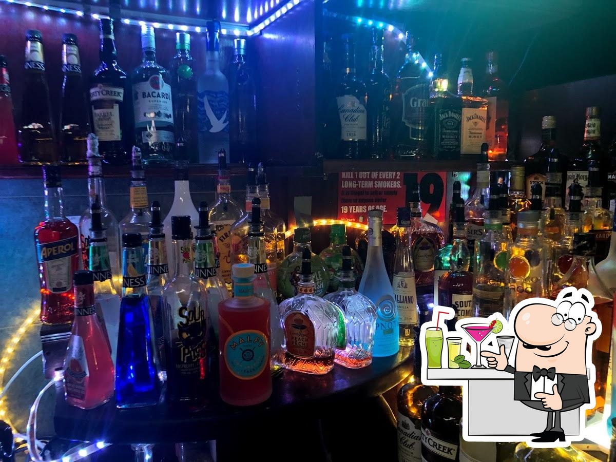 Celebrity Billiards & Sports Bar in Hamilton Restaurant menu and reviews