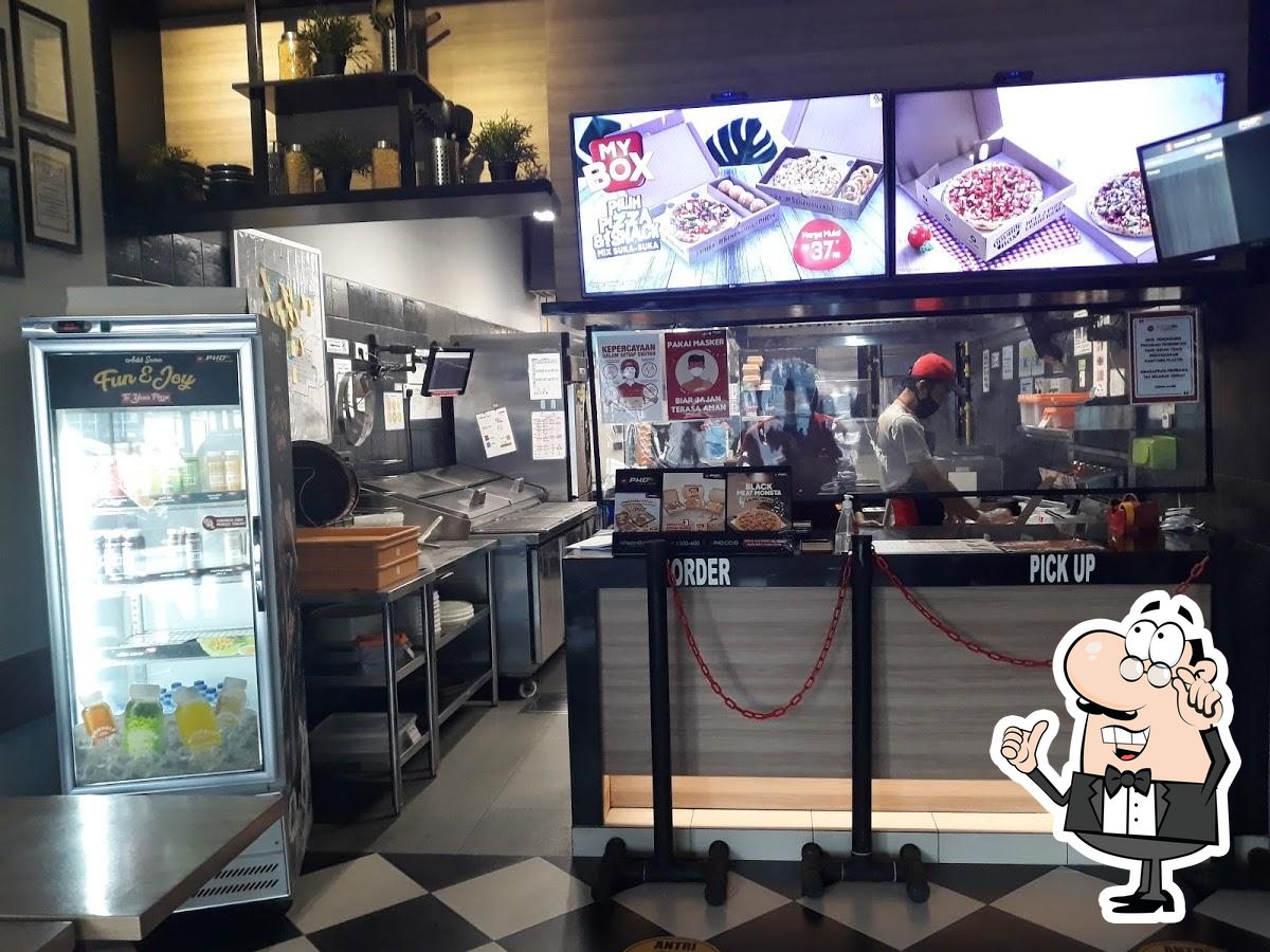Pizza Hut Delivery - PHD Indonesia pizzeria, Surabaya, Jl.Raya Tropodo