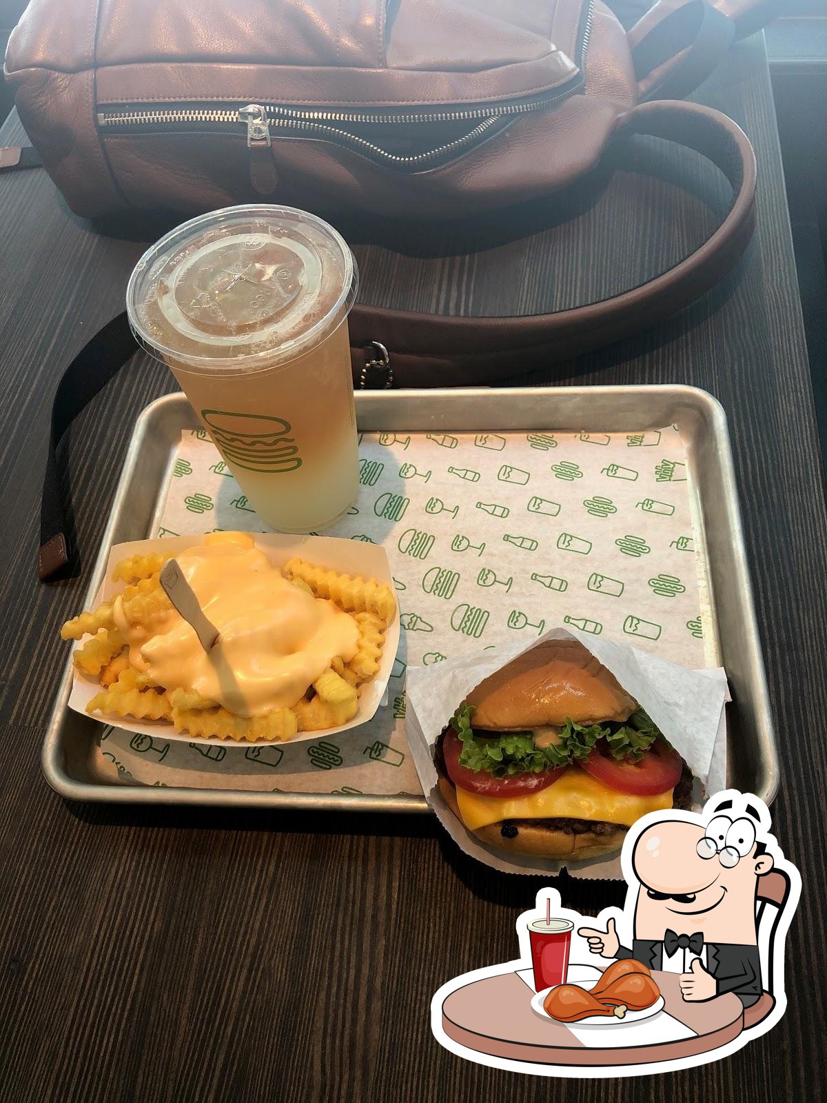 https://img.restaurantguru.com/rd9e-meals-Shake-Shack-Mary-Brickell-Village-2022-11.jpg