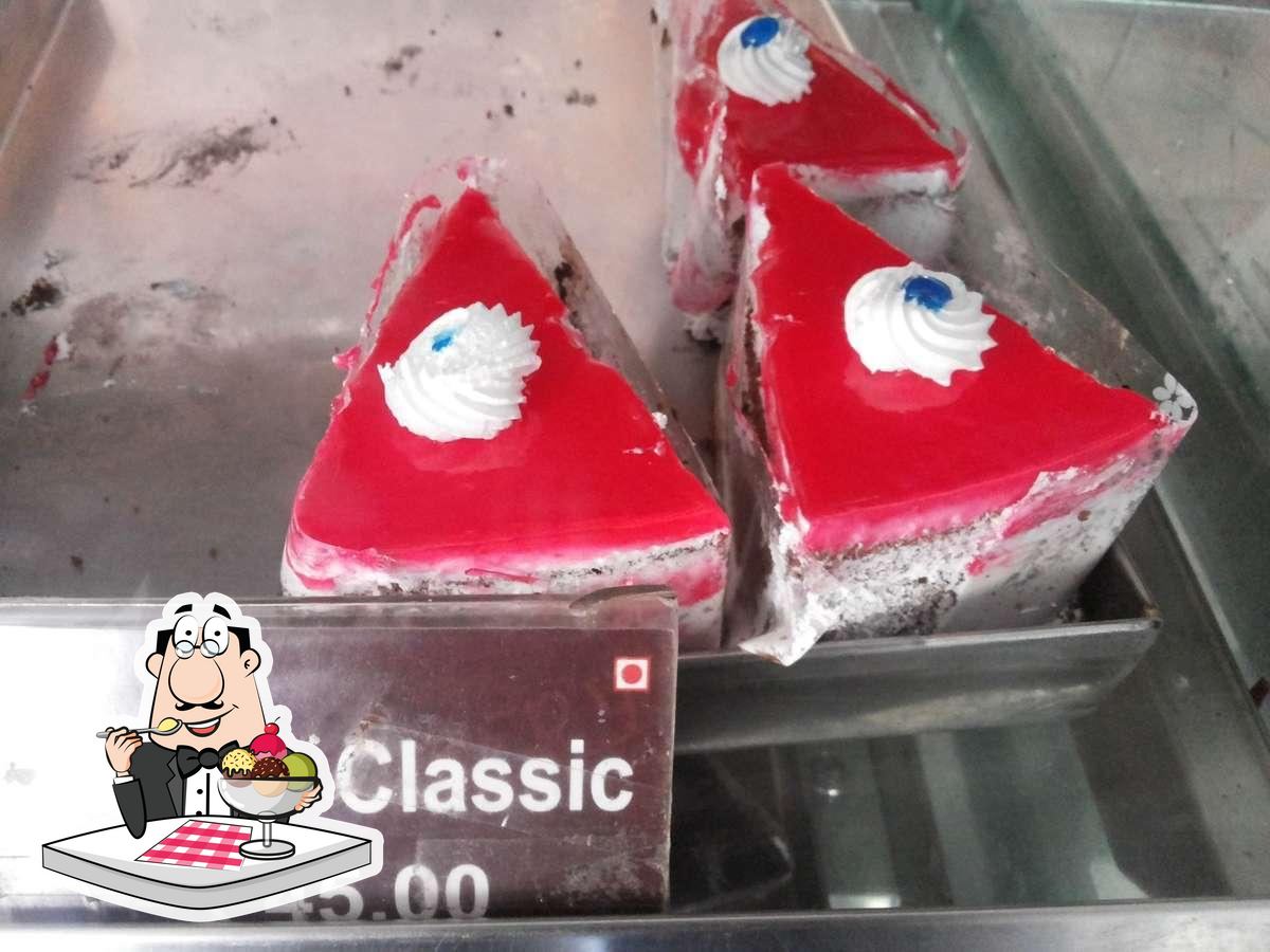 Race Car Theme Cake For Boys - Cake Square Chennai | Cake Shop in Chennai