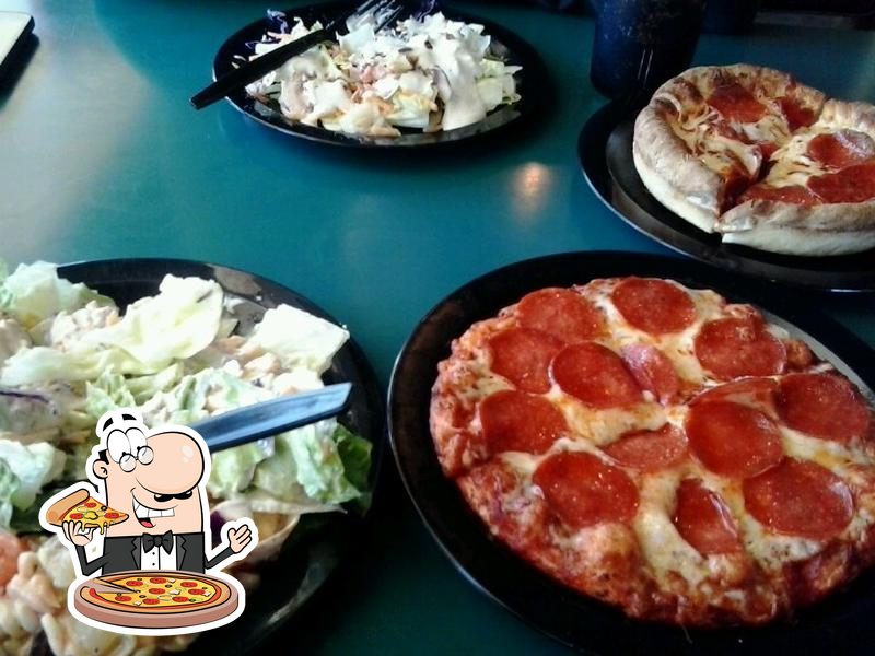 Round Table Pizza, 2544 W 16th St in Yuma - Restaurant menu and reviews