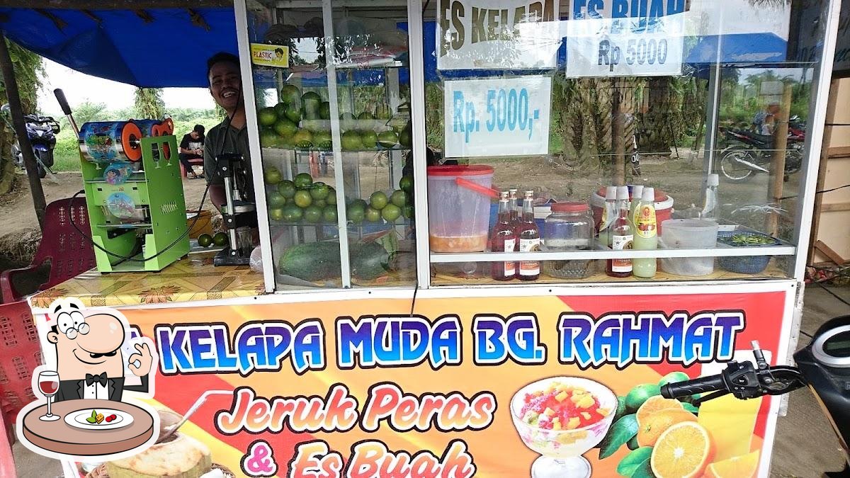 Café Es Kelapa Muda Bang Rahmat Pantai Cermin Kanan Opiniones del