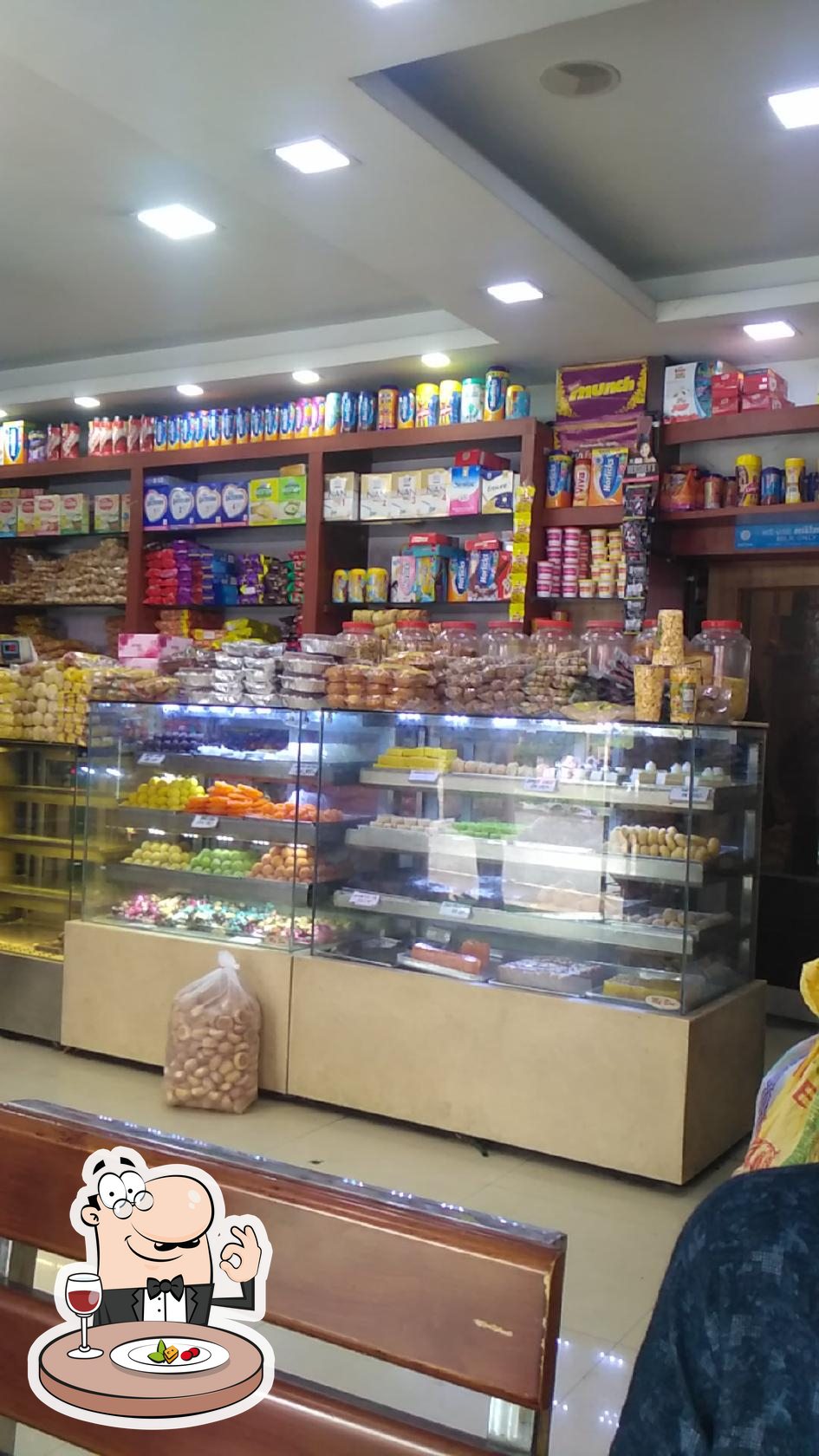 Town Bakery, Mundakayam, Paingana Restaurant reviews