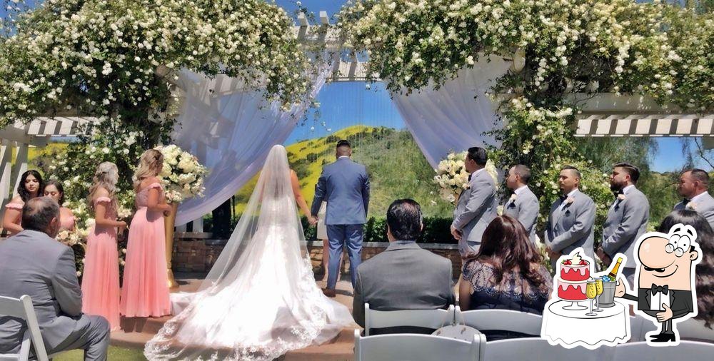 black gold golf club wedding