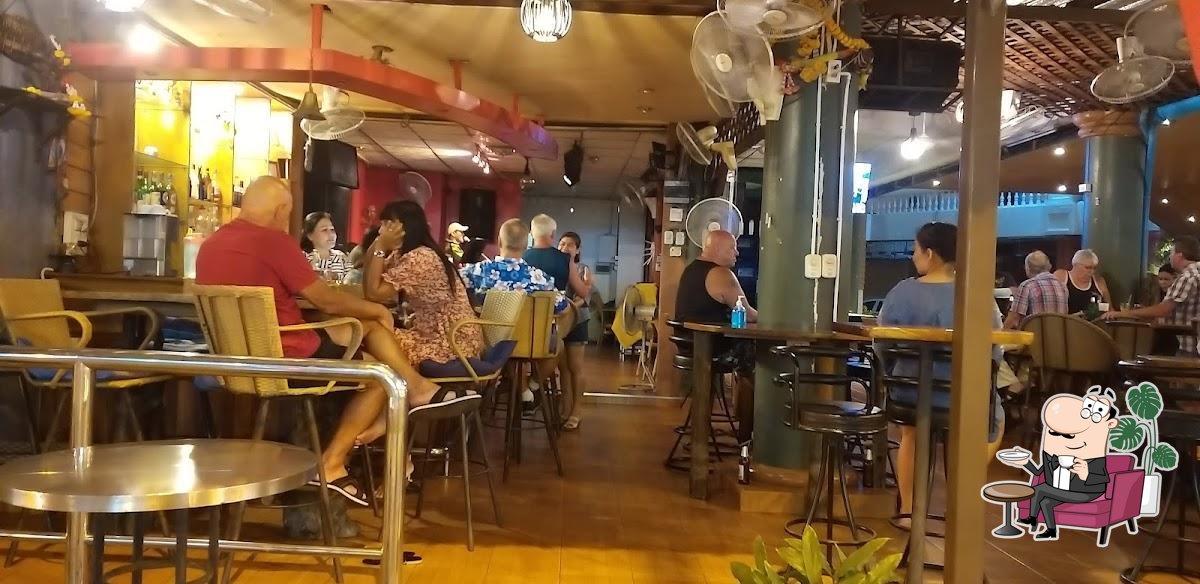 Three Roses Bar, Pattaya City Restaurant reviews