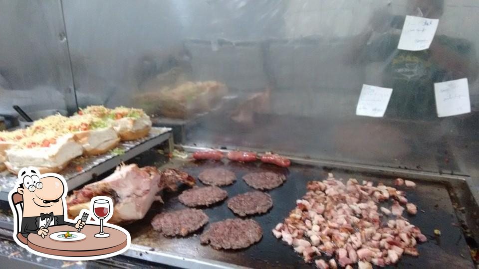 Foto de Rei do Pernil, Sao Lourenco: Rei do Pernil é um restaurante  especializado em carne de porco,fatias suculentas são colocadas e -  Tripadvisor