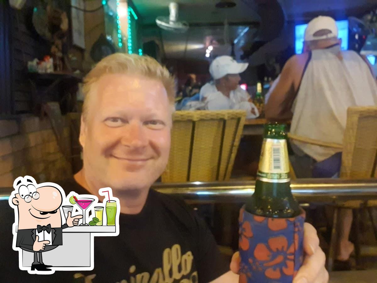 Three Roses Bar, Pattaya City Restaurant reviews