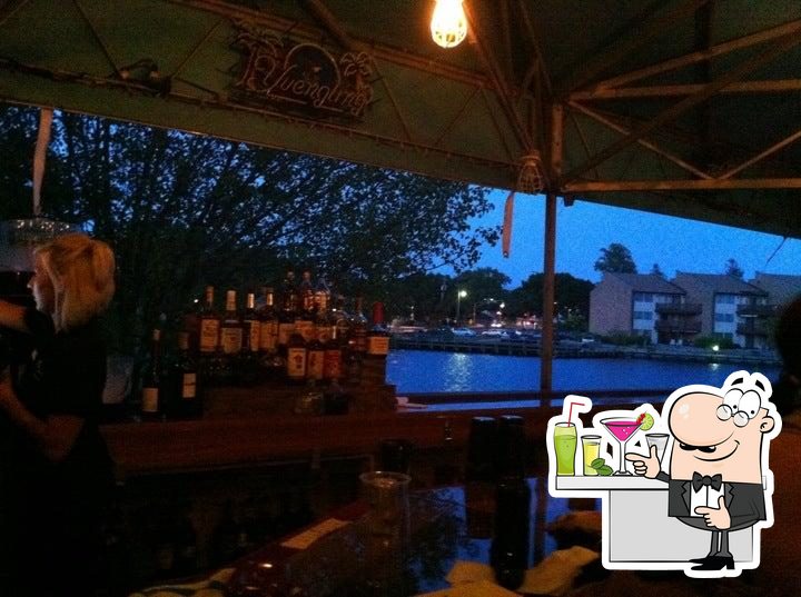 Water Street Bar & Grille, 4 Robbins Pkwy in Toms River Restaurant