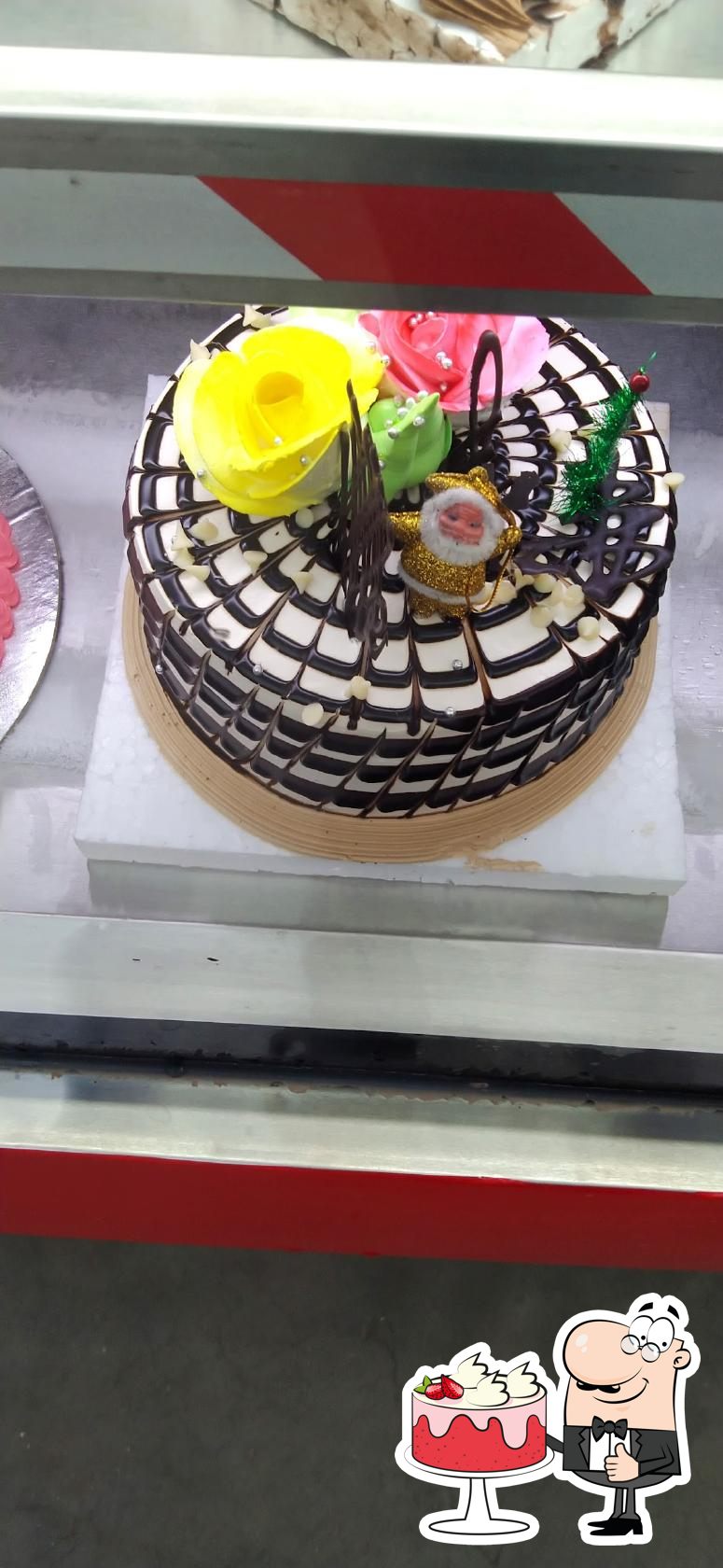 Floordrobe 18th Birthday cake - Decorated Cake by Roo's - CakesDecor