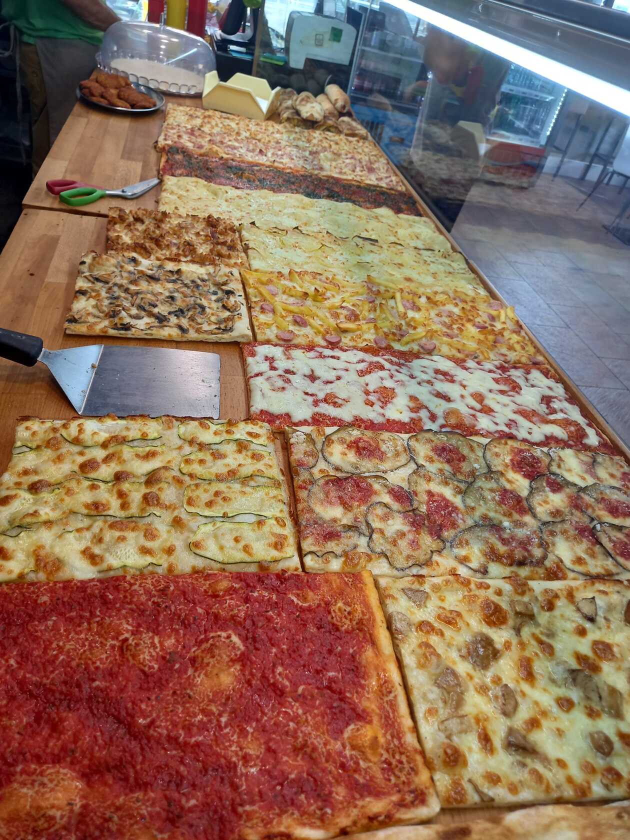 İSTANBUL KEBAB-PİZZA BATTİSTİNİ