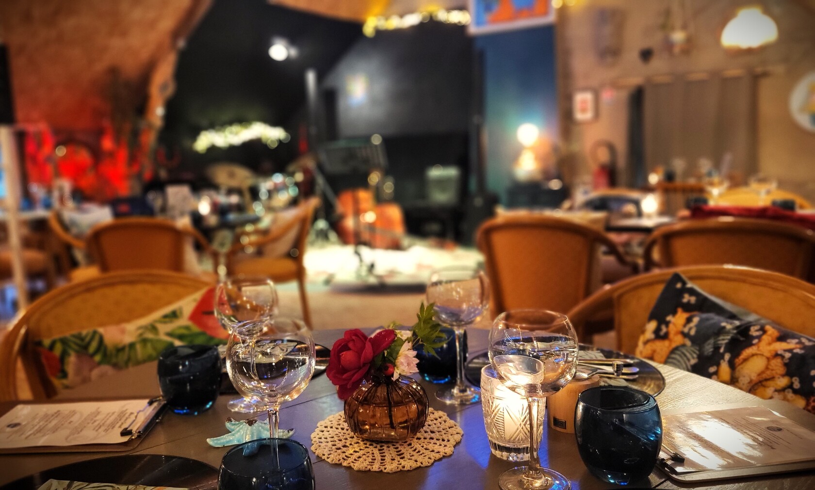 Chez Mary et Pierre-Yves,  Auberge musicale - Restaurant et Club artistique